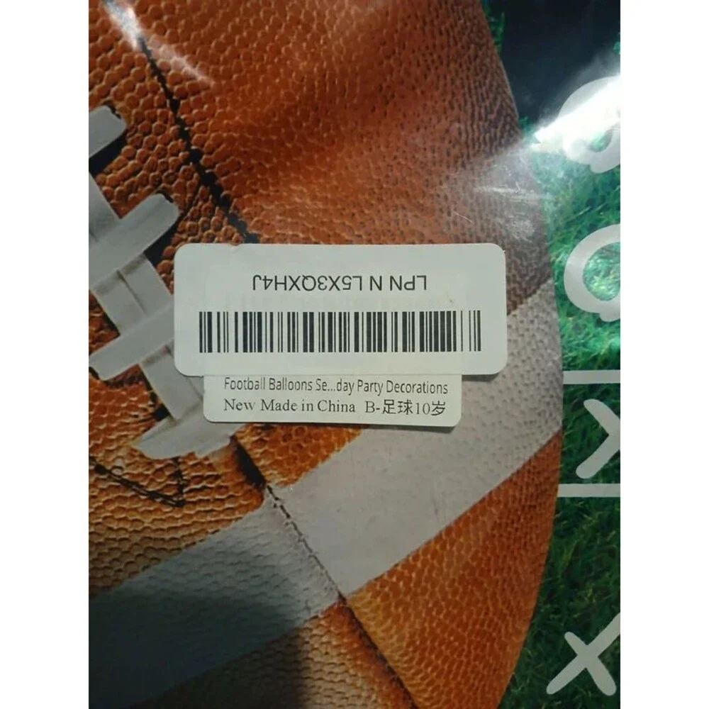 New football-themed party balloon set, 4ct